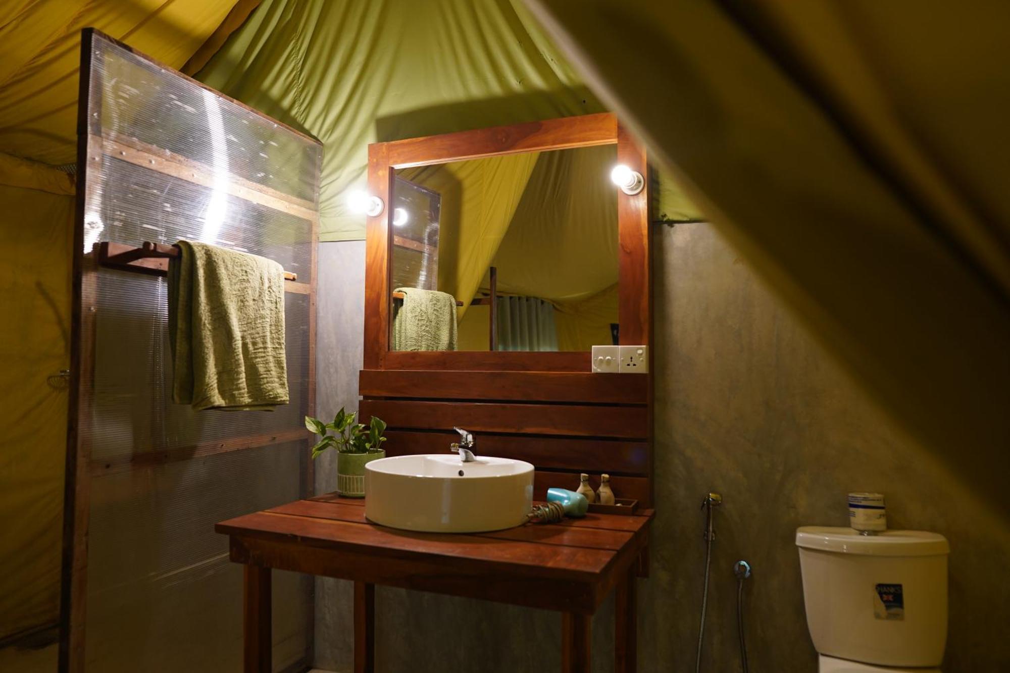 River Glamping By Gaga Bees Udawalawe Exterior foto